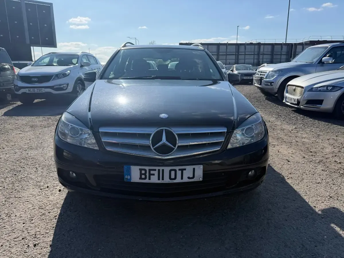 Käytetty Mercedes C220 Executive 2011 Musta Farmari
