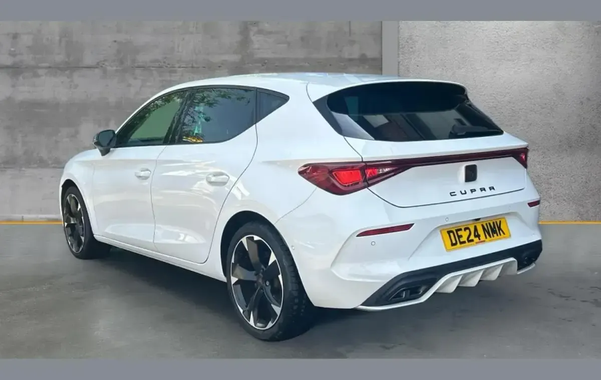 Used Cupra Leon 150 HP (110 kW) 2024 White Hatchback