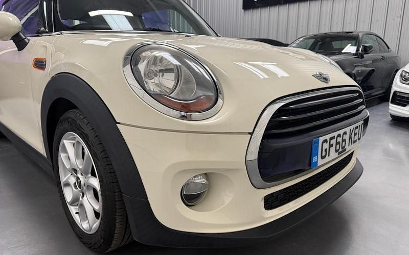 Used Mini Cooper Hatch 136 HP (100 kW) 2016 White Hatchback