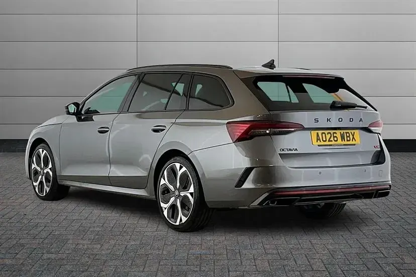 Novo Skoda Octavia vRS 265 HP (194 kW) 2026 Cinzento Carrinha