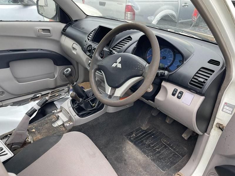 Usado Mitsubishi L200 134 CV (98 kW) 2009 Blanco Pickup/Camioneta