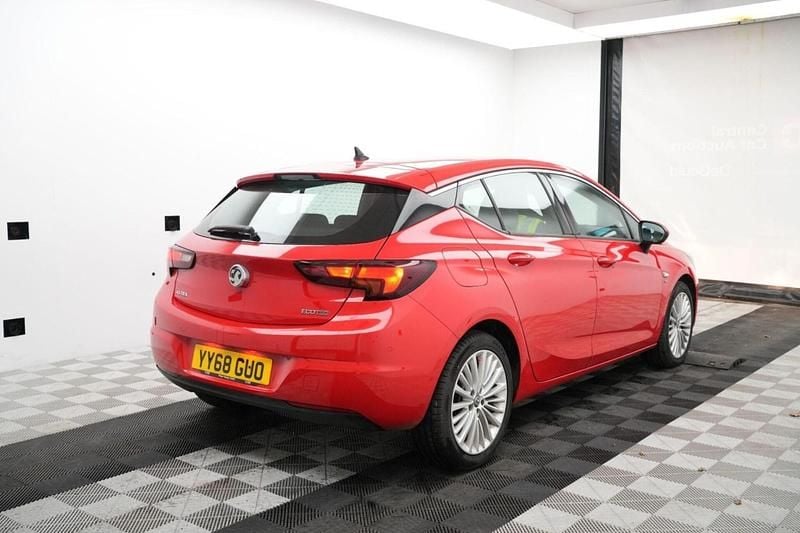 Used Vauxhall Astra Elite 105 HP (77 kW) 2018 Red Hatchback