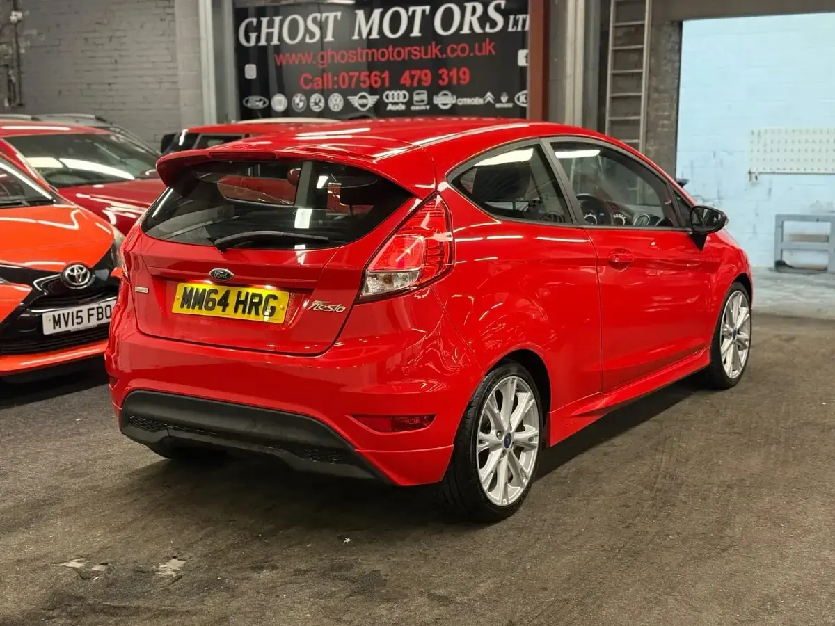 Used Ford Fiesta Zetec 125 HP (91 kW) 2015 Red Hatchback