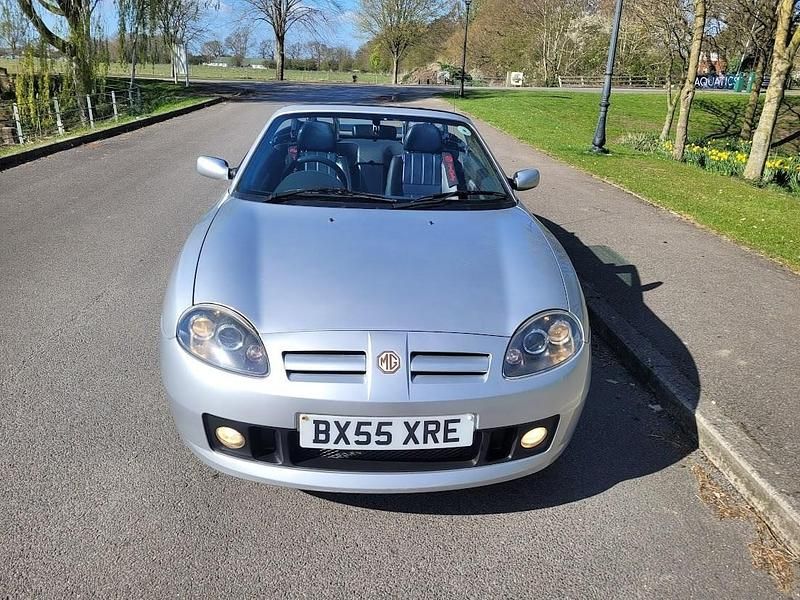 Usado MG F 135 HP (99 kW) 2005 Prateado Cabrios