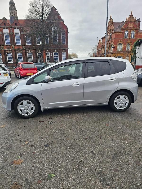 Used Honda Fit 102 HP (75 kW) 2025 Silver Hatchback