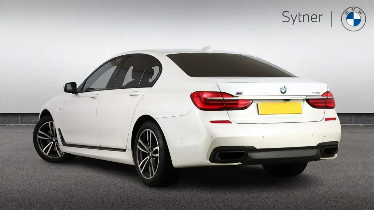 Used BMW 750 M Sport 444 HP (326 kW) 2016 White Sedan