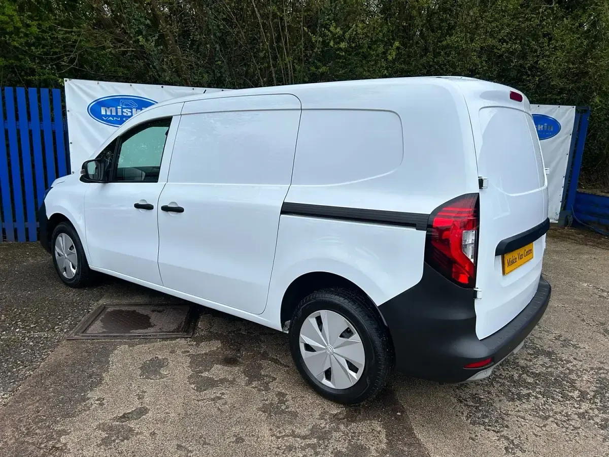 Used Nissan Townstar Acenta 130 HP (95 kW) 2023 White Van