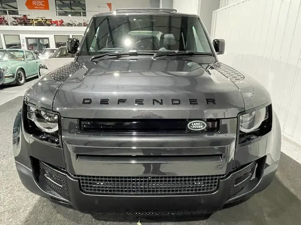 Used Land Rover Defender HSE 300 HP (220 kW) 2023 Grey SUV