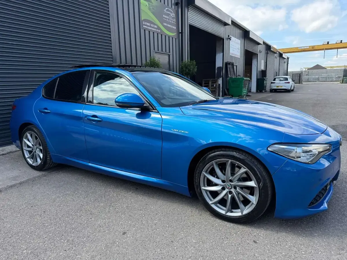 Used Alfa Romeo Giulia Veloce 280 HP (205 kW) 2017 Blue Sedan