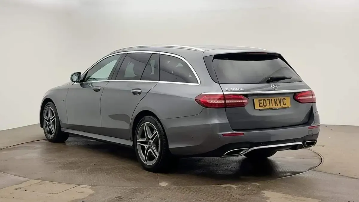Usado Mercedes E300 AMG line 306 HP (225 kW) 2021 Cinzento Carrinha