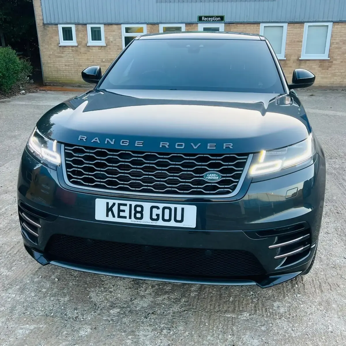 Used Land Rover Range Rover Velar SE Dynamic 300 HP (220 kW) 2018 Grey SUV