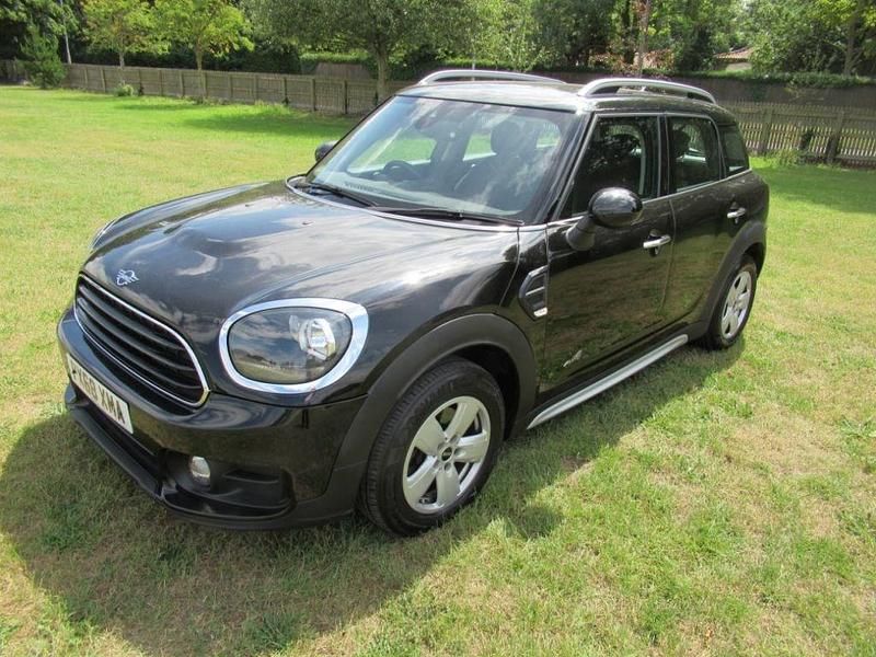 Midnight black Used 2018 Mini Cooper D Countryman SUV | £15,995 (Fair price) - Image 1/4