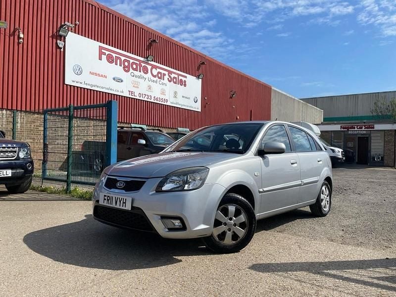Silver Used 2011 Kia Rio 2 Hatchback | £4,450 (Fair price) - Image 1/3