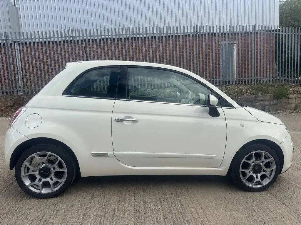 Used Fiat 500 Lounge 69 HP (50 kW) 2012 White Hatchback