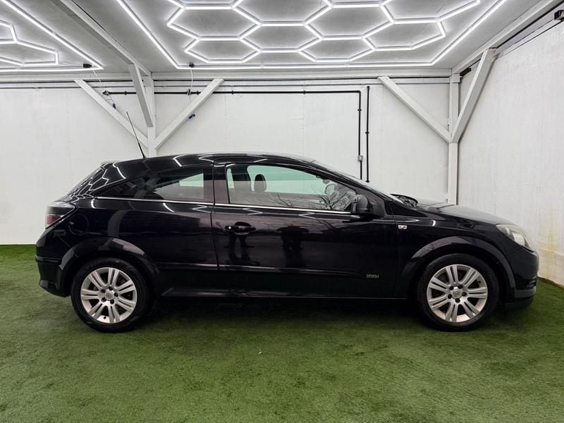 Used Vauxhall Astra Design Edition 138 HP (101 kW) 2009 Black Hatchback