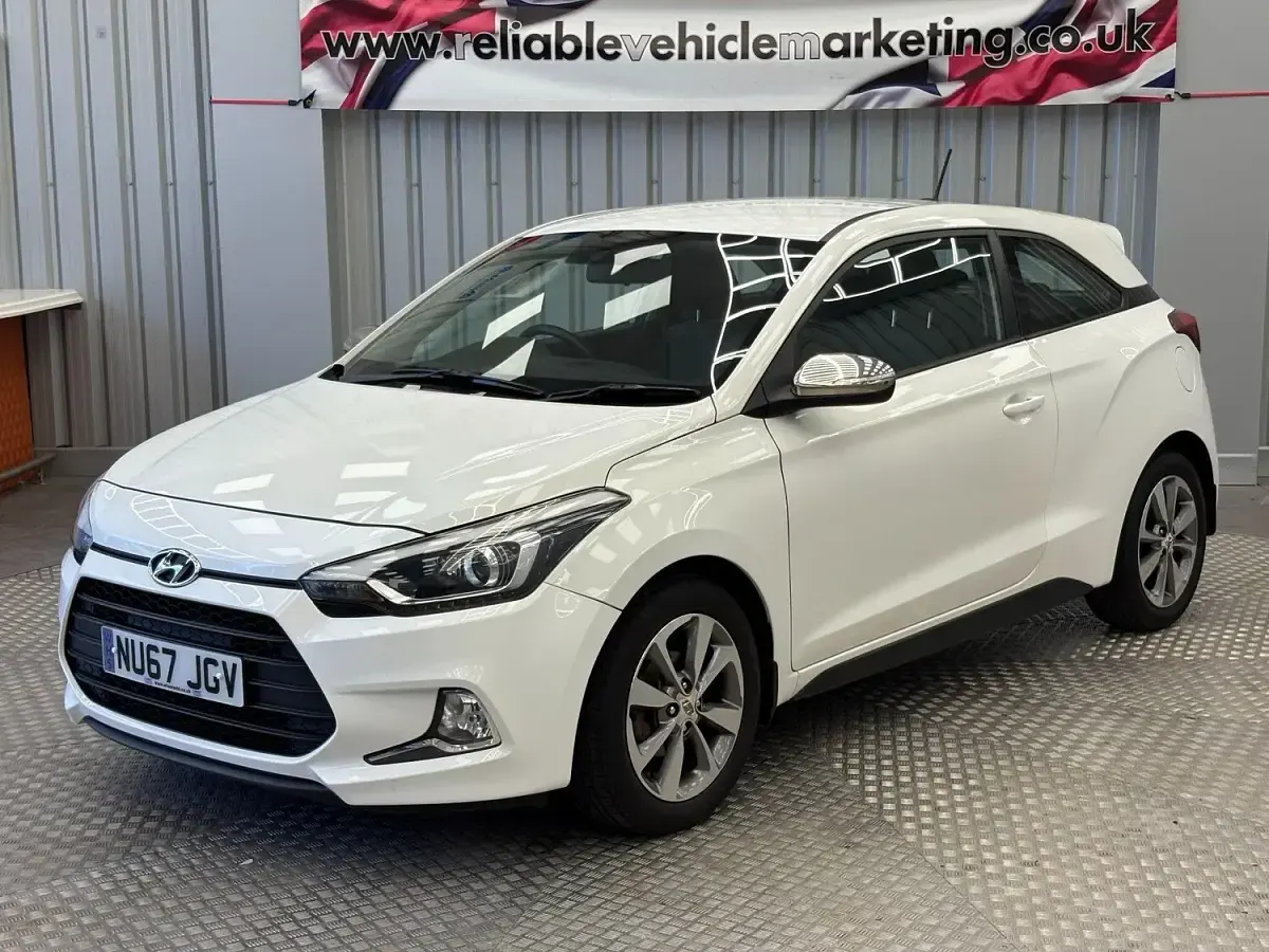 Used Hyundai i20 SE 2017 White Coupe