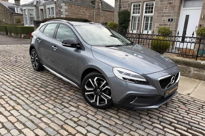 Used 2018 Volvo V40 CC Pro Estate | £15,995 (Expensive) - Image 1/1
