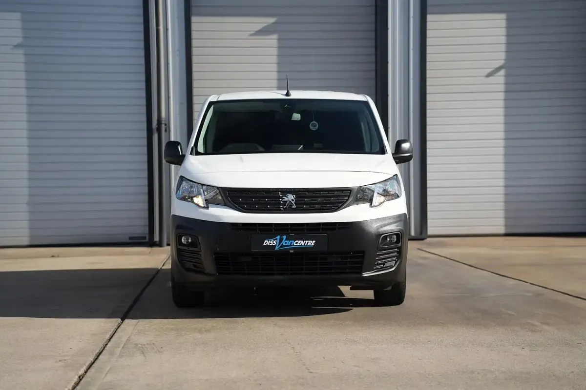 Used Peugeot Partner Premium 131 HP (96 kW) 2023 White MPV