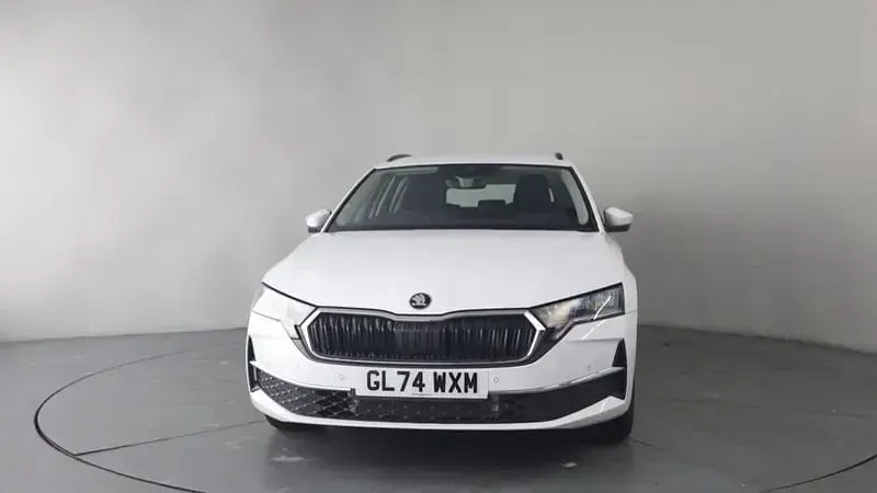 Used Skoda Octavia SE Technology 116 HP (85 kW) 2024 White Estate