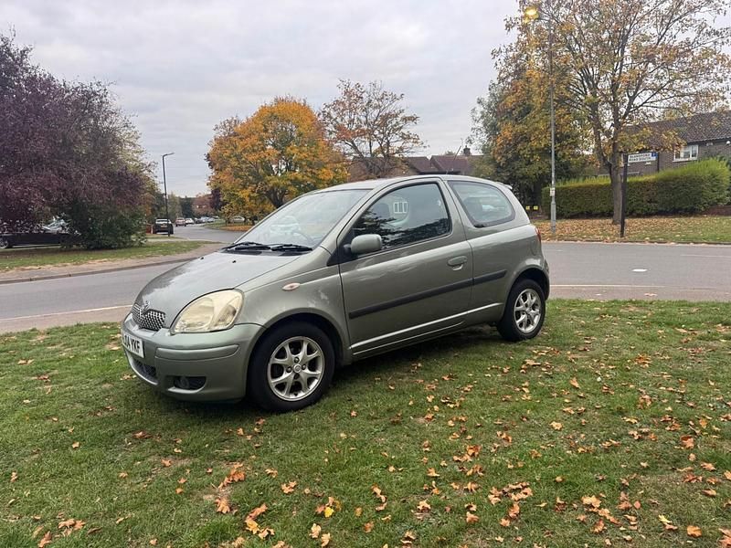 Used Toyota Yaris 85 HP (62 kW) 2004 Green Hatchback