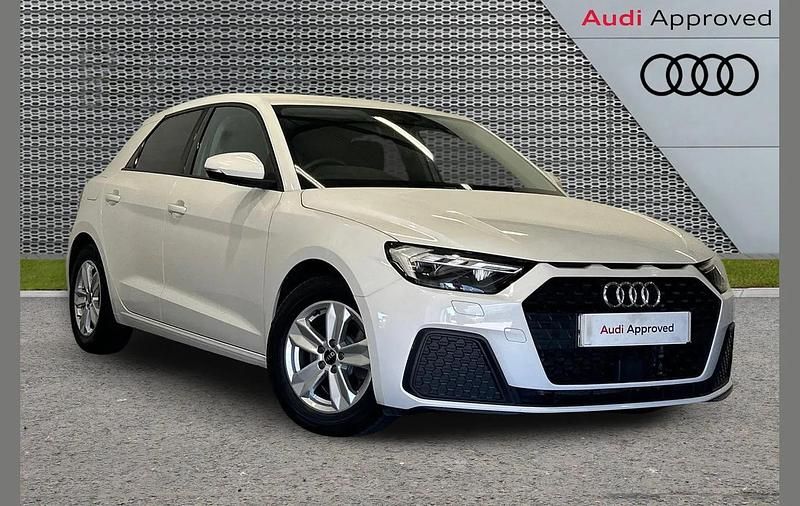 Used Audi A1 Design 108 HP (79 kW) 2022 White SUV