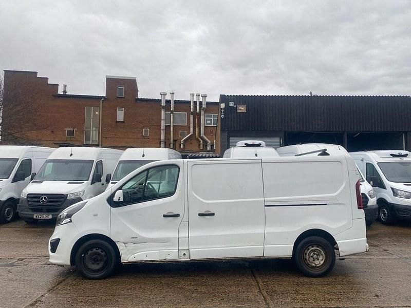 Used Vauxhall Vivaro Sportive 120 HP (88 kW) 2016 White MPV