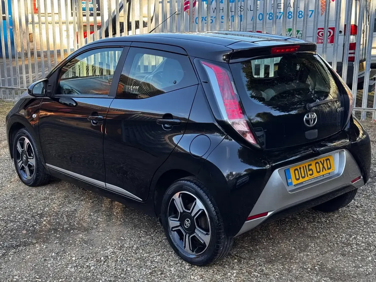 Used Toyota Aygo X-clusiv 69 HP (50 kW) 2015 Black Hatchback