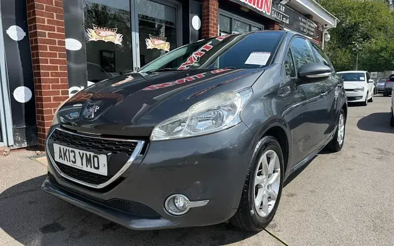 Begagnad Peugeot 208 Active 70 HK (51 kW) 2013 Grå Halvkombi