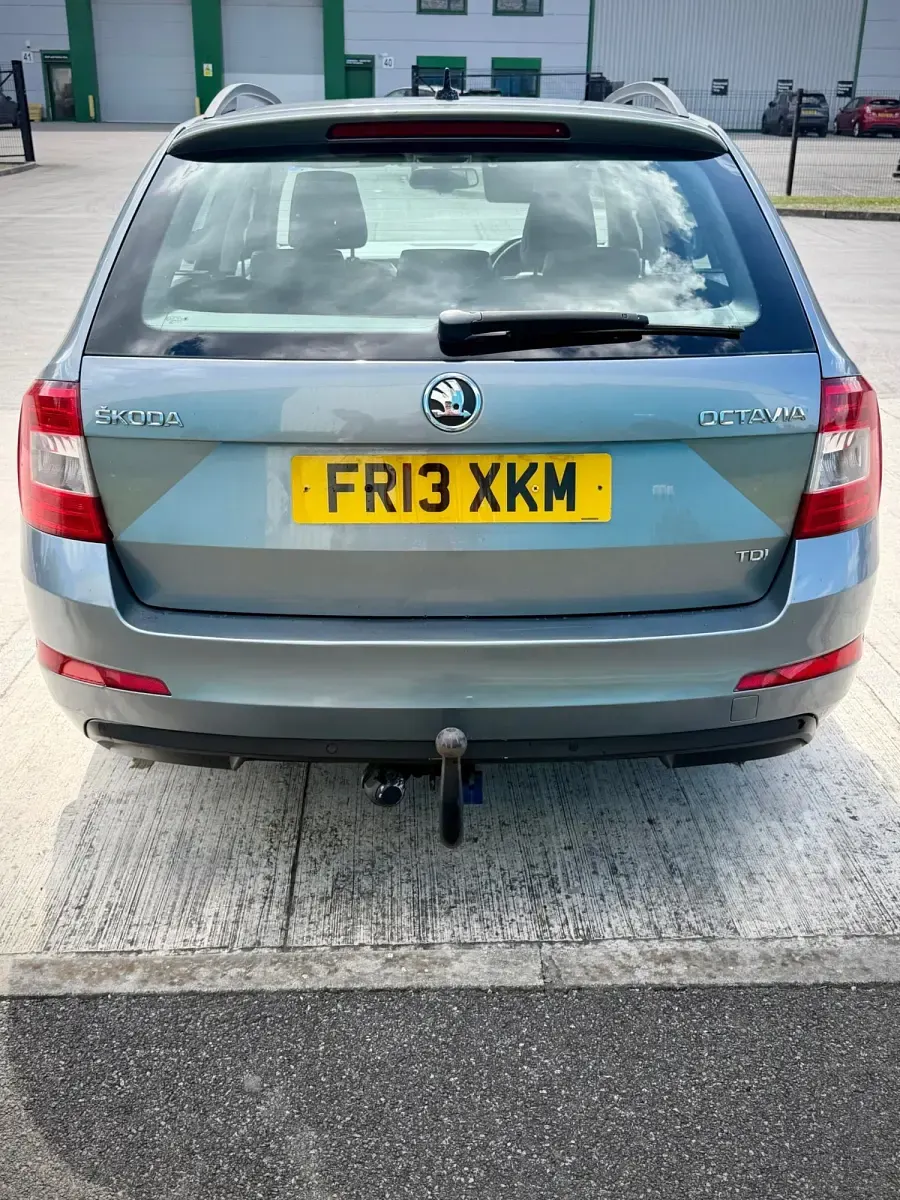 Begagnad Skoda Octavia Elegance 2013 Grå Kombi