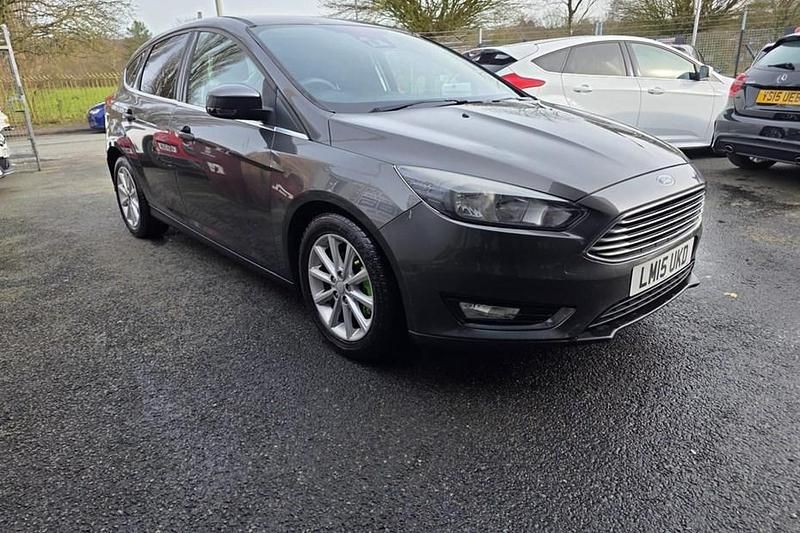 Used Ford Focus Titanium 125 HP (91 kW) 2015 Grey Hatchback