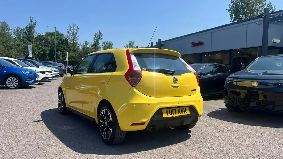 Used MG MG3 105 HP (77 kW) 2017 Yellow Hatchback