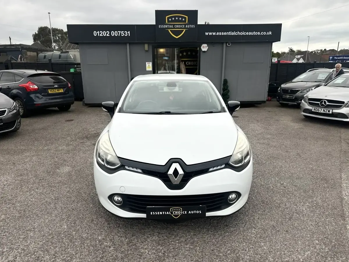 Used Renault Clio IV Dynamique 90 HP (66 kW) 2014 White Hatchback