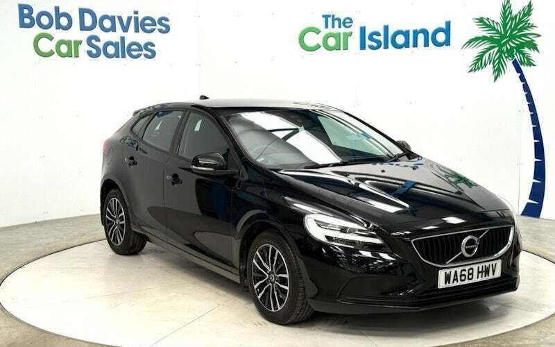 Black Used 2018 Volvo V40 Momentum Estate | £11,550 (Fair price) - Image 1/4