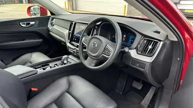 Used Volvo XC60 Core 247 HP (181 kW) 2023 SUV