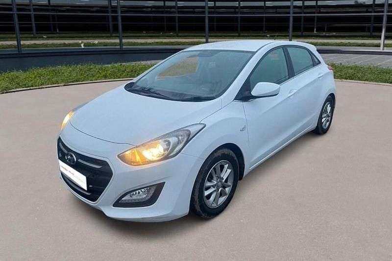 White Used 2015 Hyundai i30 SE Hatchback | £4,645 (Fair price) - Image 1/1