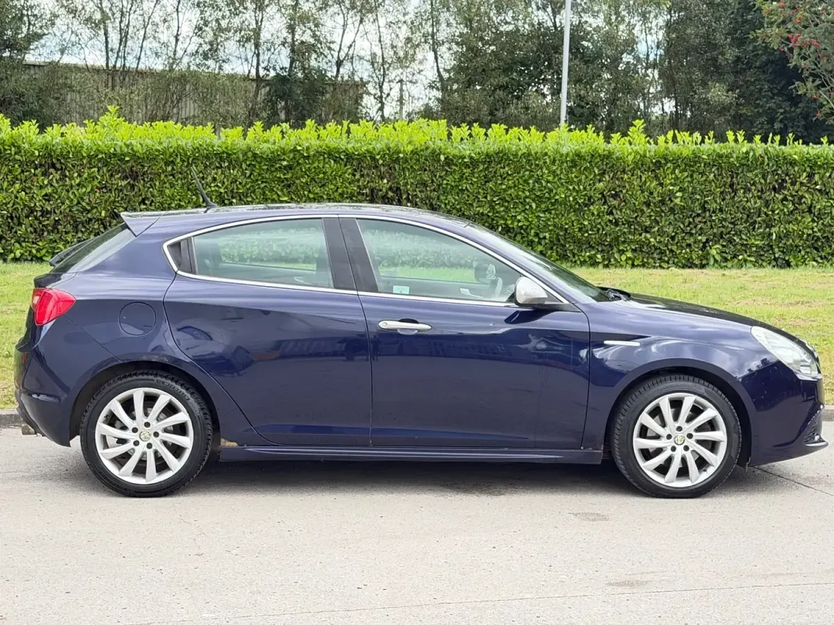 Used Alfa Romeo Giulietta Veloce 170 HP (125 kW) 2010 Blue Hatchback