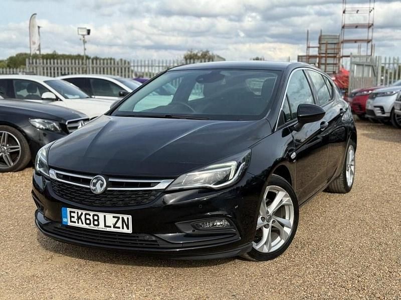 Used Vauxhall Astra SRi 105 HP (77 kW) 2018 Black Hatchback