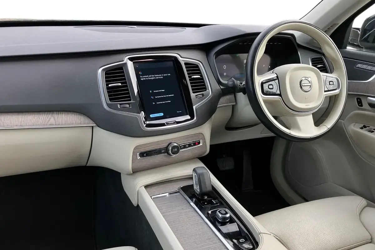 Begagnad Volvo XC90 Core 2022 Svart SUV