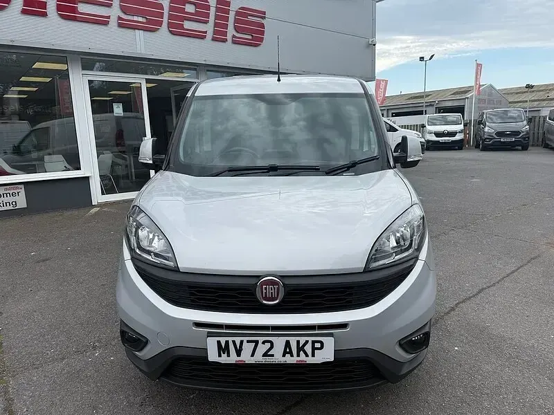 Used Fiat Doblò 90 HP (66 kW) 2023 Silver MPV