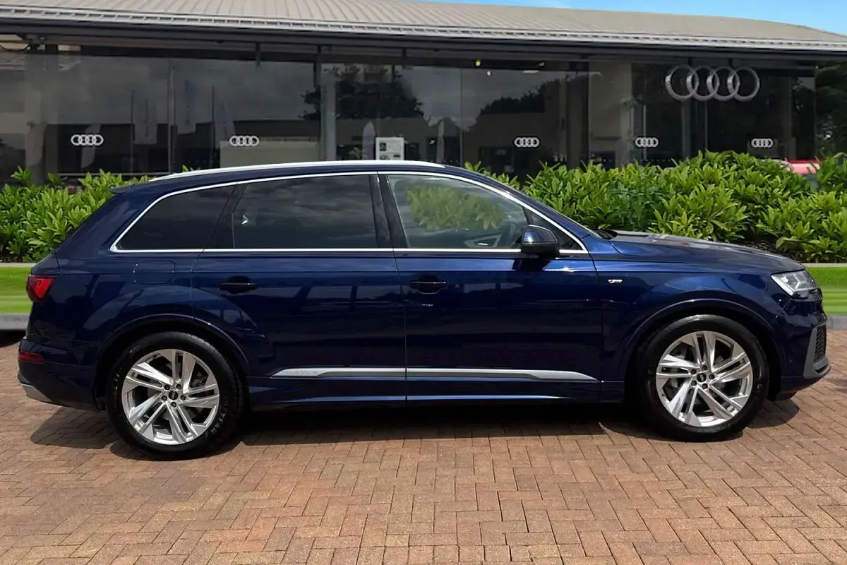 Used Audi Q7 S-Line 340 HP (250 kW) 2023 Blue SUV