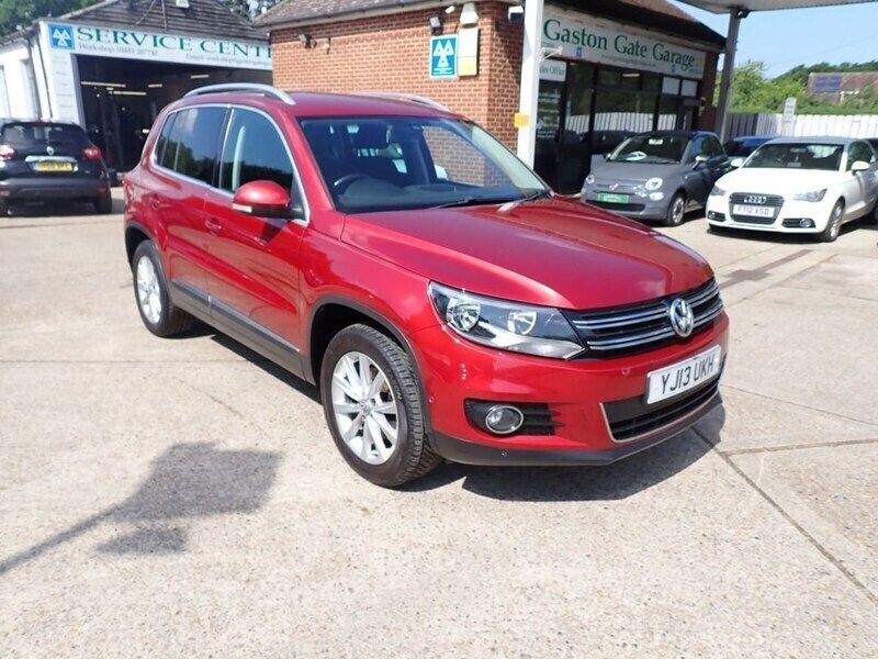 Red Used 2013 VW Tiguan SE SUV | £8,490 (Fair price) - Image 1/4