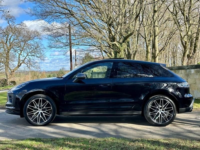 Begagnad Porsche Macan 265 HK (194 kW) 2023 Svart SUV