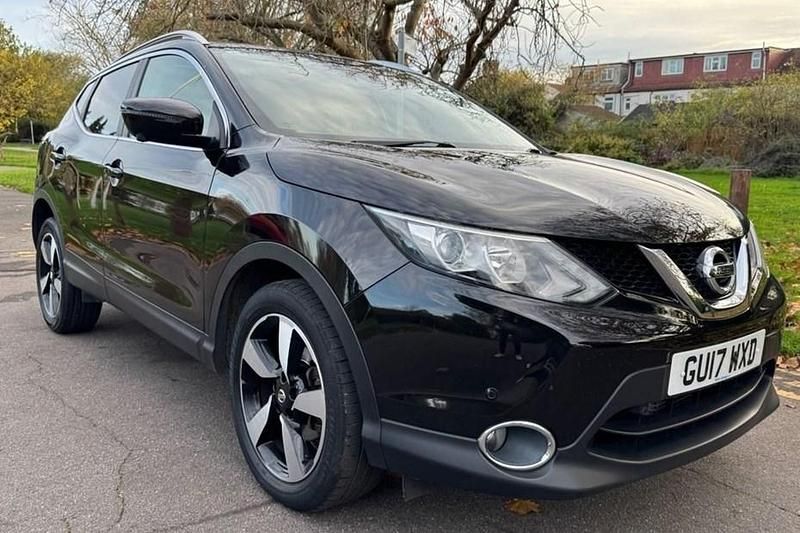 Black Used 2017 Nissan Qashqai N-Connecta SUV | £10,995 (Good price) - Image 1/1
