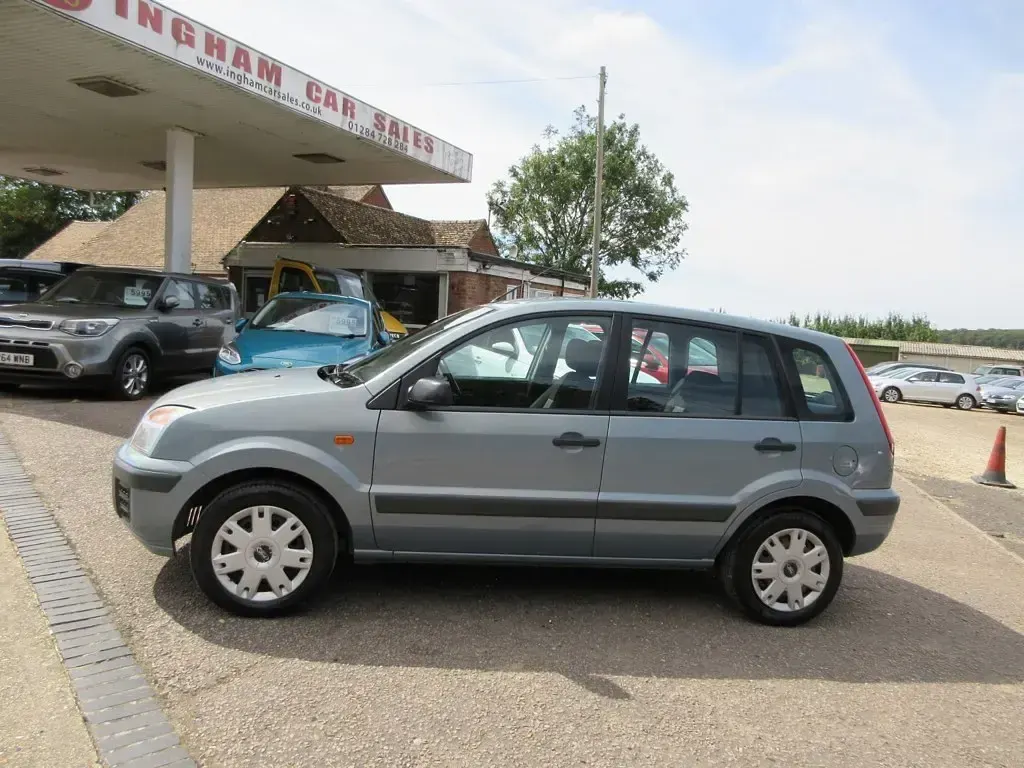 Used Ford Fusion Style 2009 Silver Hatchback