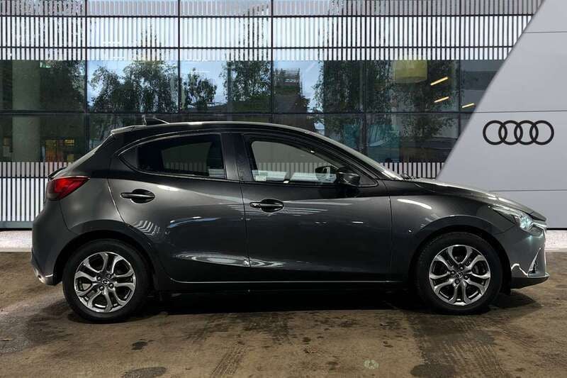 Usado Mazda 2 Inclusive 114 HP (83 kW) 2019 Cinzento Citadino