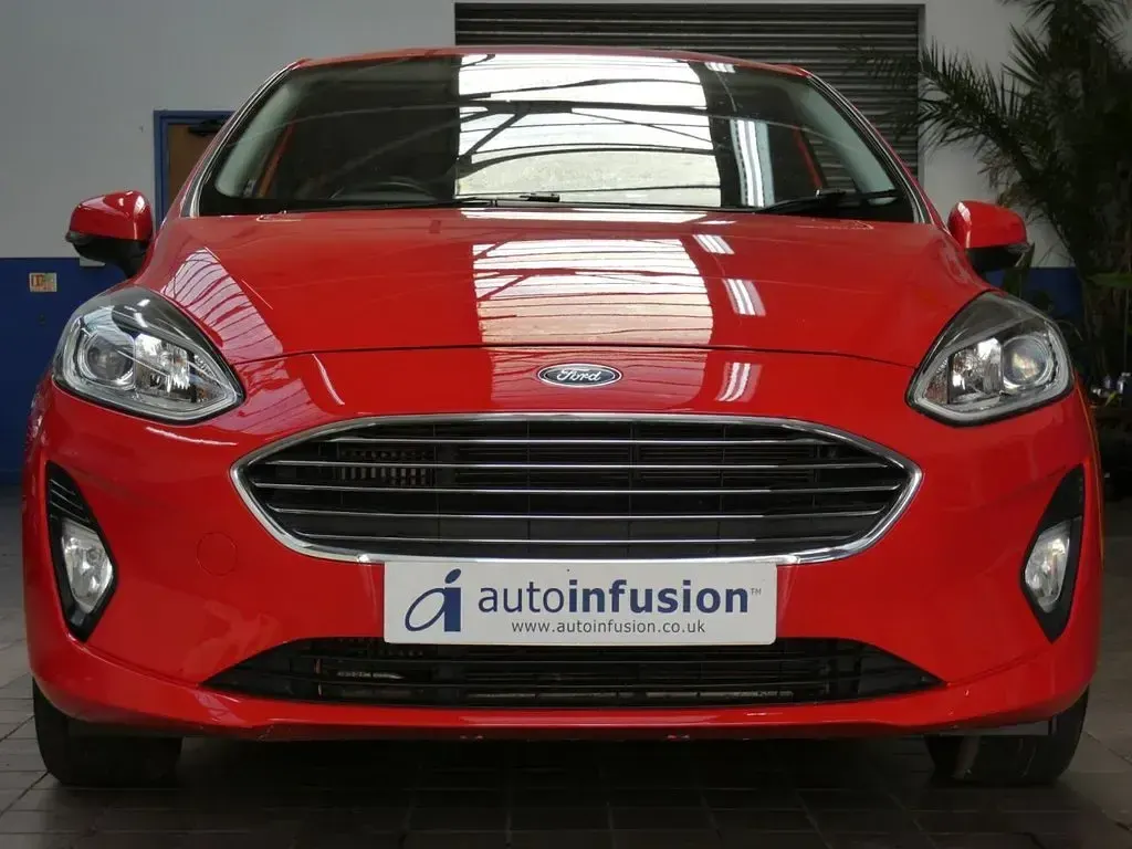 Used Ford Fiesta Zetec 100 HP (73 kW) 2018 Red Hatchback