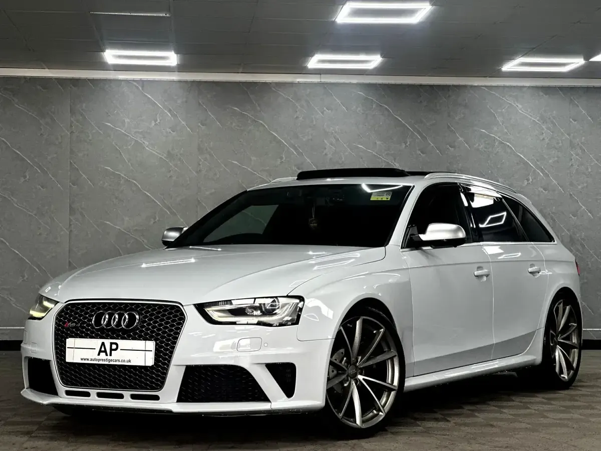 Used Audi RS4 Comfort 450 HP (330 kW) 2013 Suzuka grey Estate