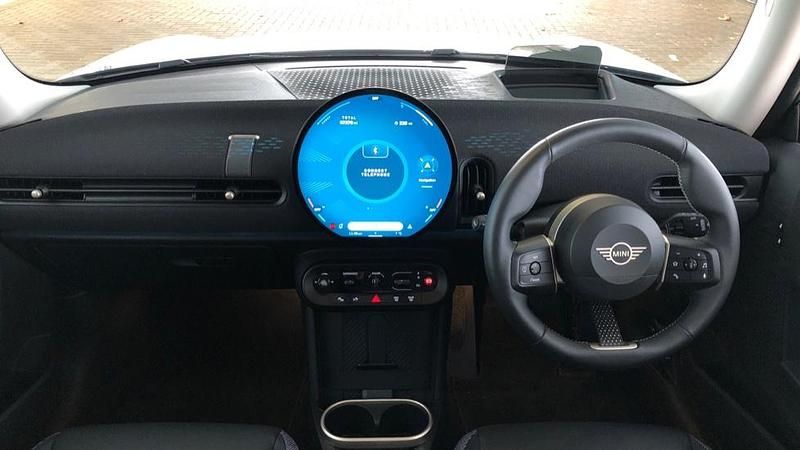 Used Mini Cooper Hatch 154 HP (113 kW) 2024 White Hatchback