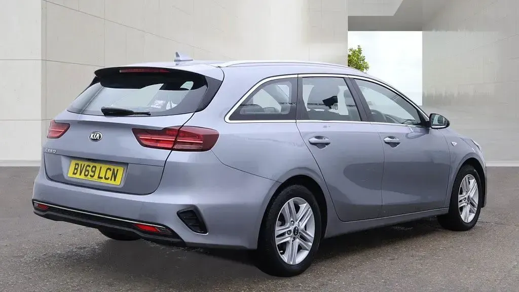 Used Kia Ceed Sportswagon 118 HP (86 kW) 2019 Silver Estate
