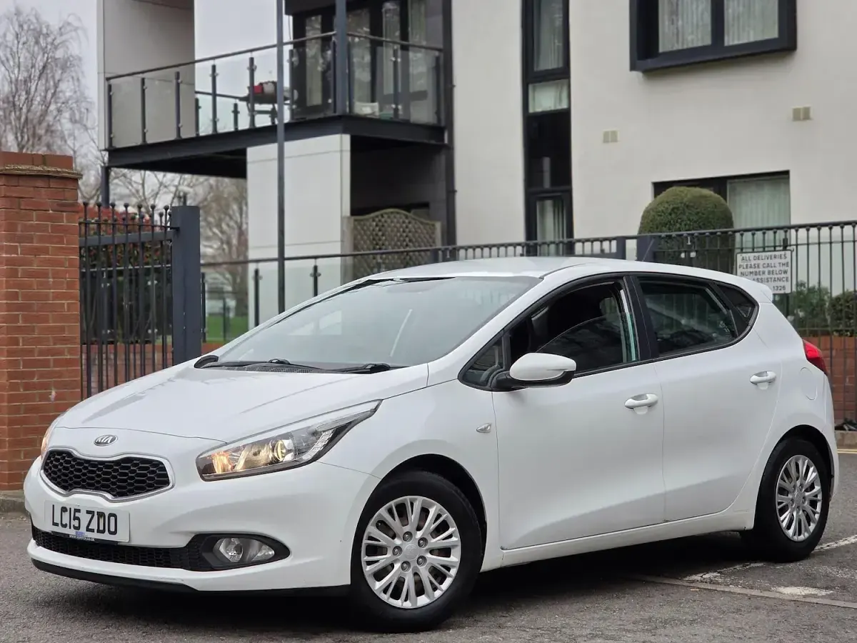 Used Kia Ceed 2015 White Hatchback